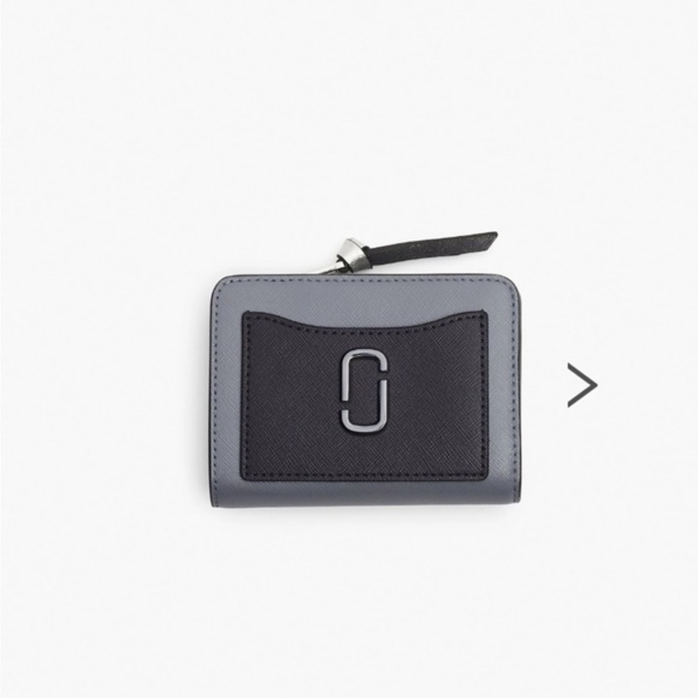 Marc Jacobs THE UTILITY
SNAPSHOT MINI COMPACT WALLET Wolf Grey Multi